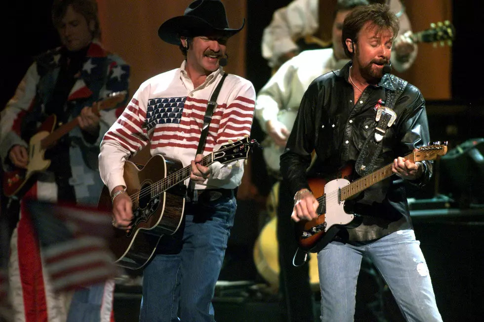 Brooks & Dunn performing